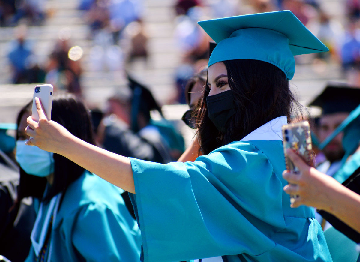 061121-smt-news-pv-high-graduation-004